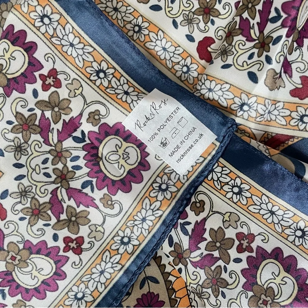 Scarf 90×90cm - Picture 2 of 4